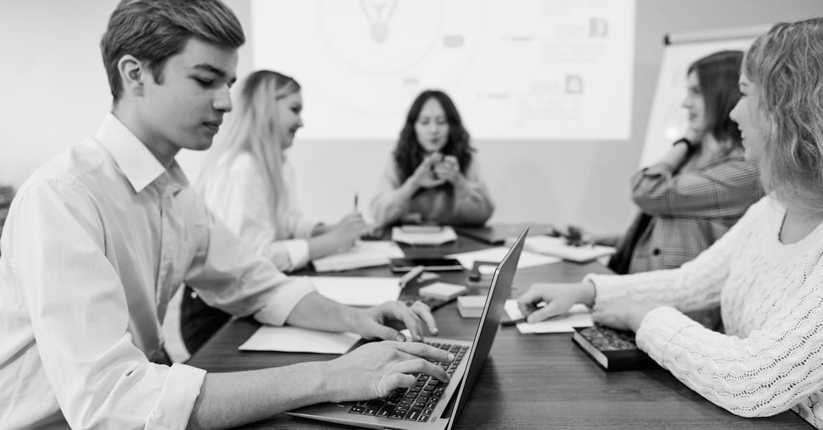 游戏技术支持辅助如何影响玩家的社交行为？