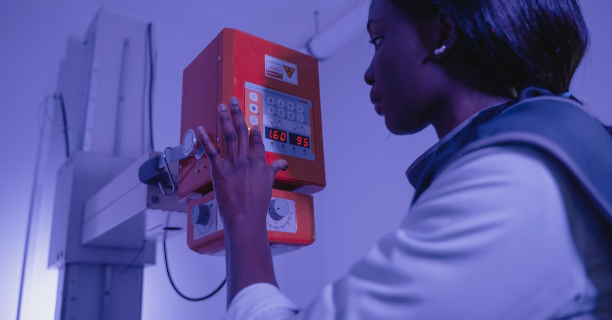 如何制定规范技术支持辅助行为的法律法规?